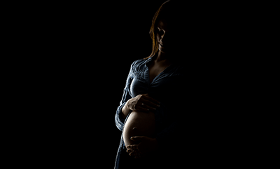 thumbnail-pregnant-woman-dark-light